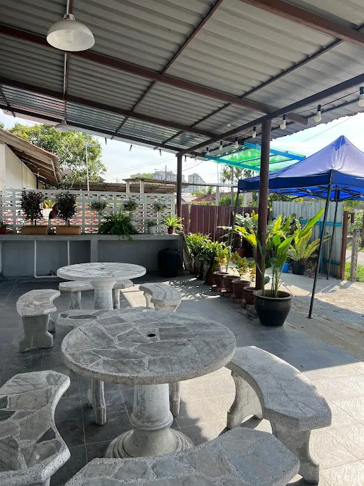 Hungrezy Cafe & Restaurant Picture 2
