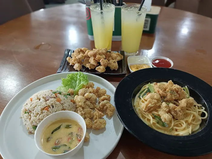 Hungrezy Cafe & Restaurant Picture 4
