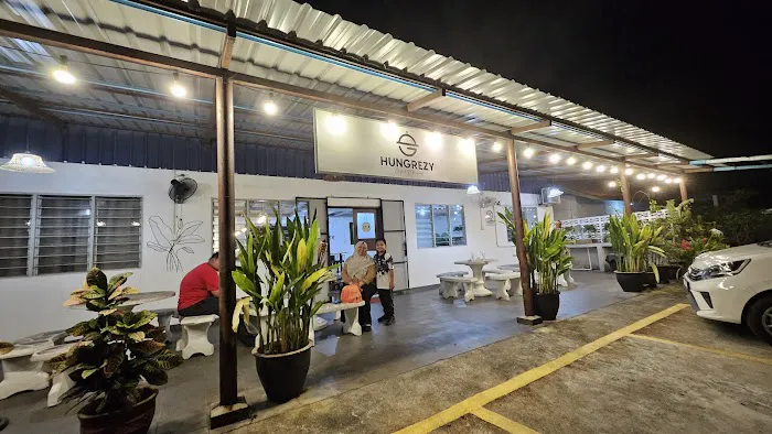 Hungrezy Cafe & Restaurant Picture 1