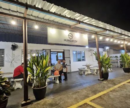 Hungrezy Cafe & Restaurant