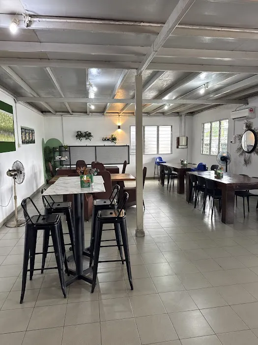 Hungrezy Cafe & Restaurant Picture 7