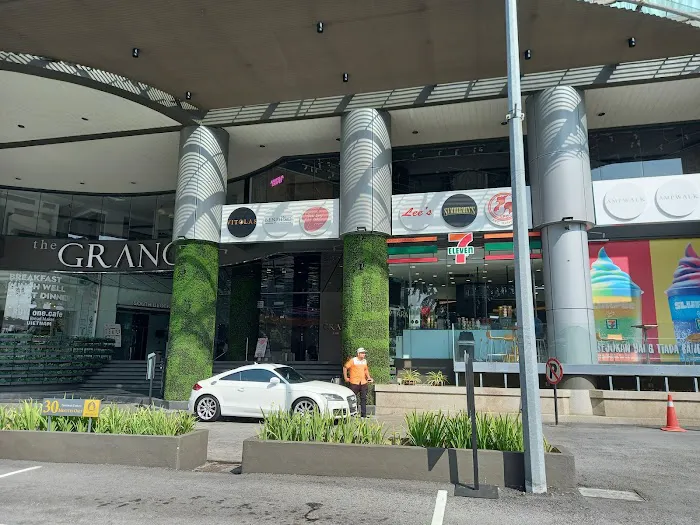 Ampwalk Mall Picture 9