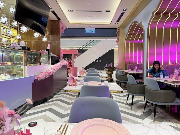 Opera Cafe & Lounge Picture 6