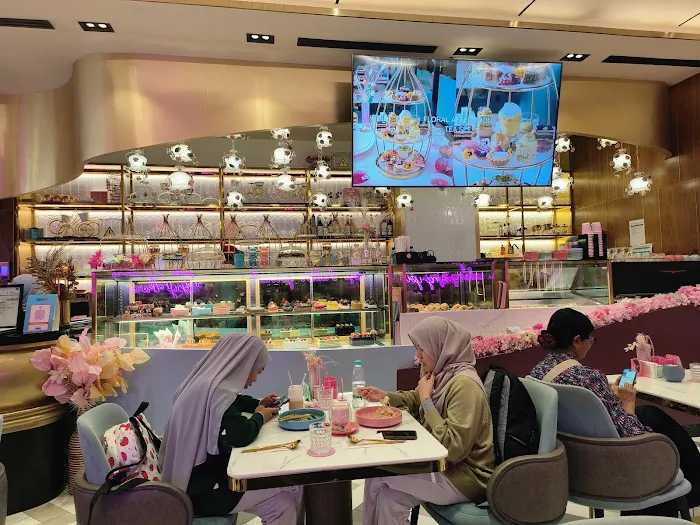 Opera Cafe & Lounge Picture 7