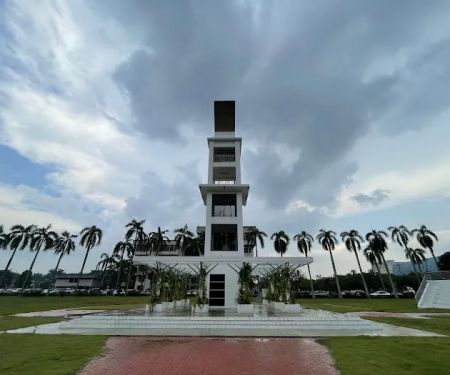 Menara Jam Warisan Budi Putra