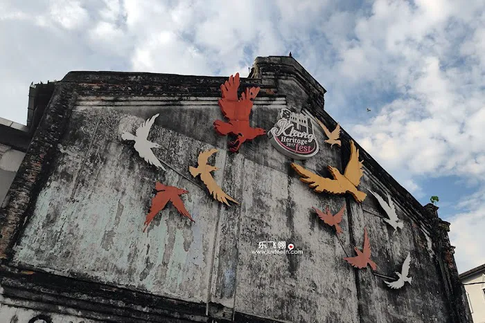 Flying Crow Street Art Picture 4