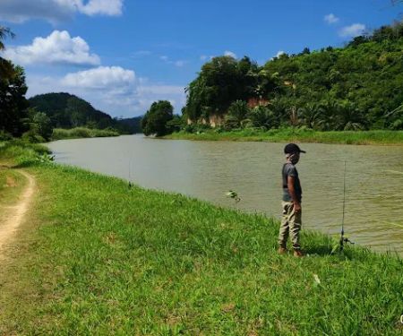 Port memancing tepi empang batu