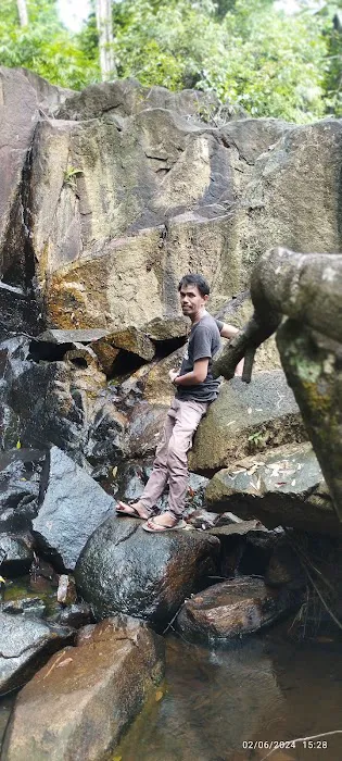 Hidden Waterfall Bukit Galing Picture 8