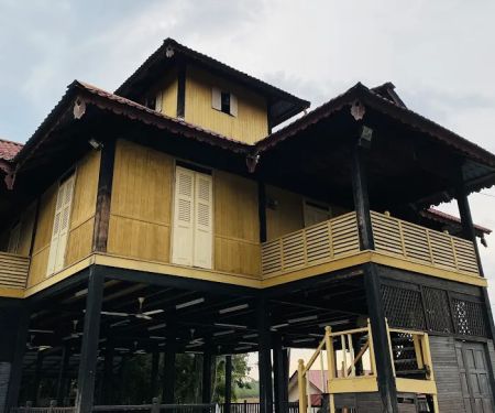 Surau Tinggi Kampung Balun