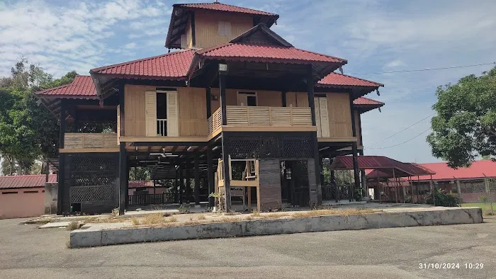 Surau Tinggi Kampung Balun Picture 4