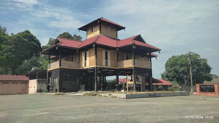 Surau Tinggi Kampung Balun Picture 7