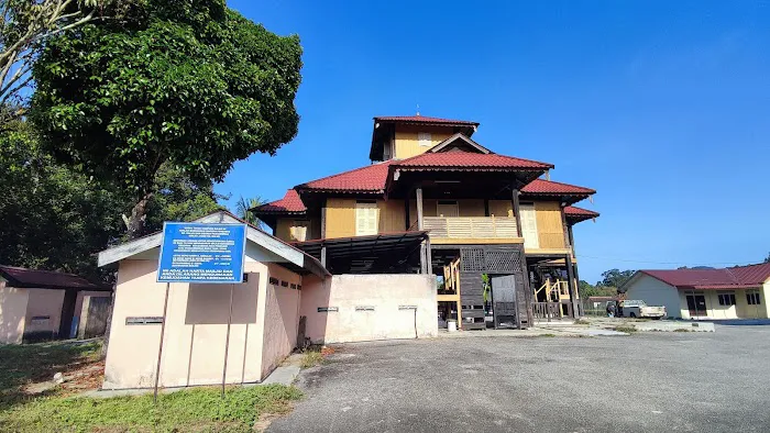 Surau Tinggi Kampung Balun Picture 8