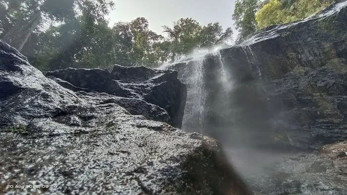 Lata Gapi Waterfall Picture 1