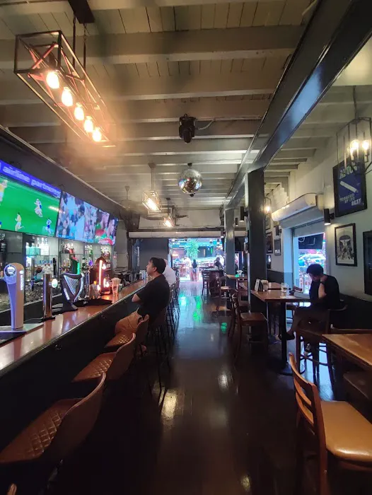 Healy Mac's Irish Bar & Restaurant - Changkat Picture 3