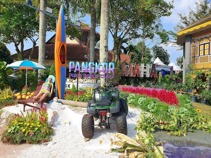 13 State Pavilion Picture 8