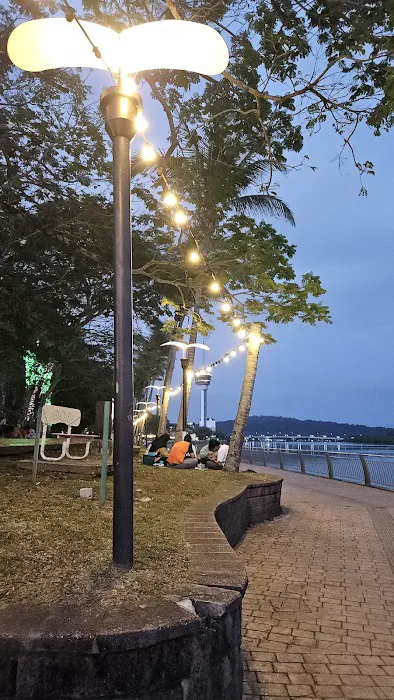 Tanah Perkuburan Islam Lama Pinggir Sungai Kuantan Picture 3