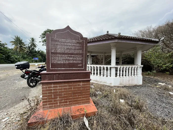 Sungai Lui Memorial 雙溪镭殉难纪念碑 Picture 3