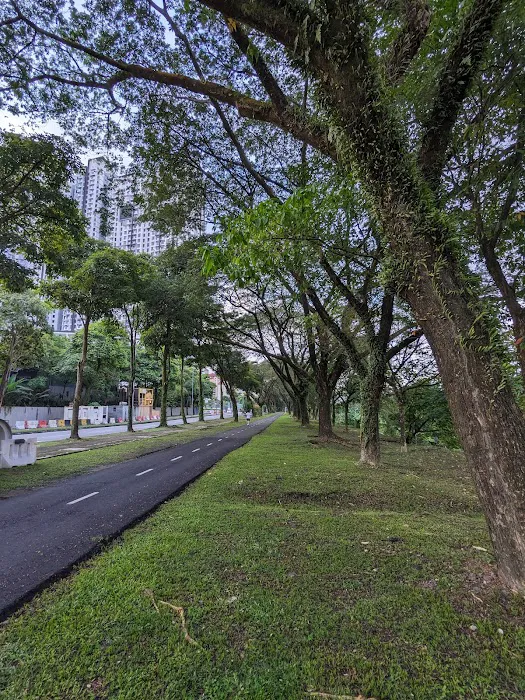 Metropolitan Batu Park Side Entrance Picture 1