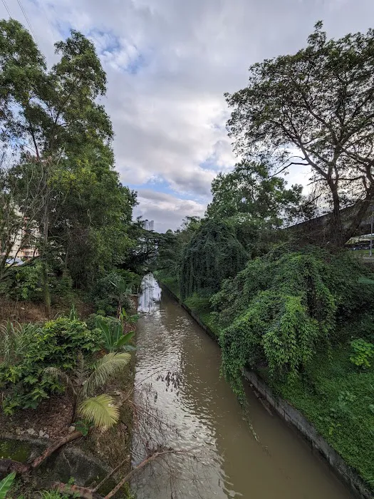 Metropolitan Batu Park Side Entrance Picture 2