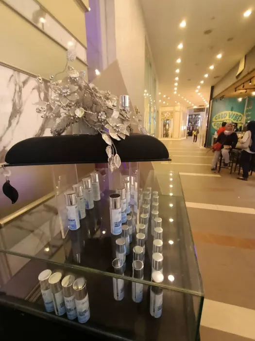 MidPoint Shopping Complex Picture 4