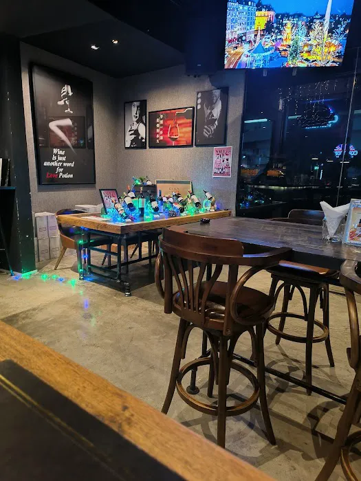 Vino Wine Bar & Restaurant Picture 3