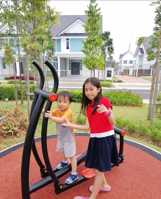 Lucky Clover Fountain Garden Picture 1