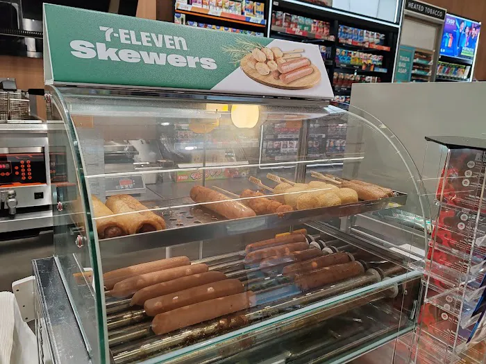 7CAFé by 7-Eleven Lorong Putra Raub 1 (#3084) Picture 9
