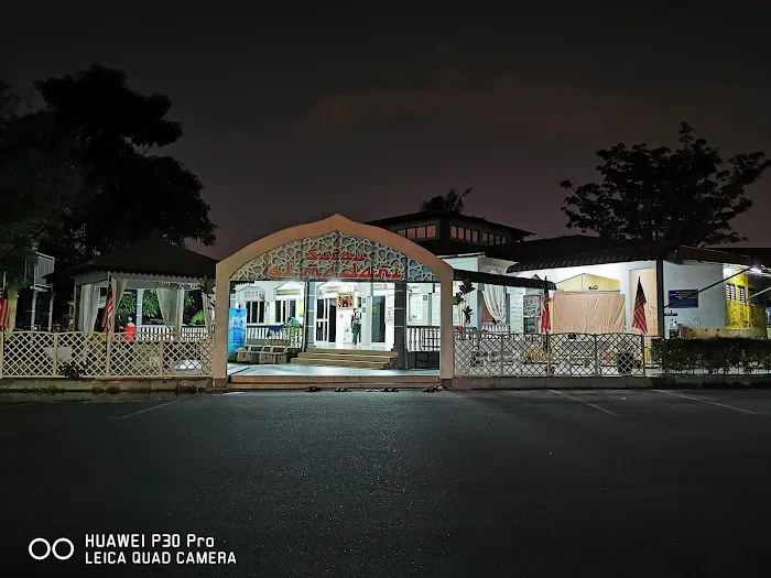 Surau Al-Madani SMK Seksyen 18, Shah Alam Picture 2