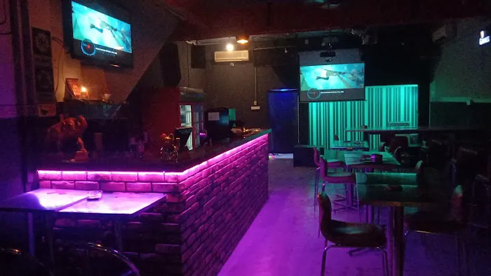 Laylas Kitchen and Bar Picture 4