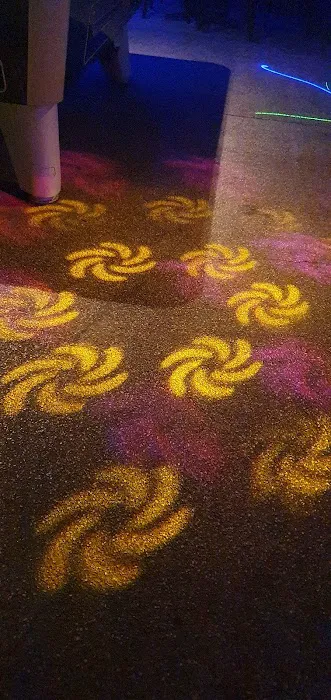 Tinder Bar & Restaurant Picture 6