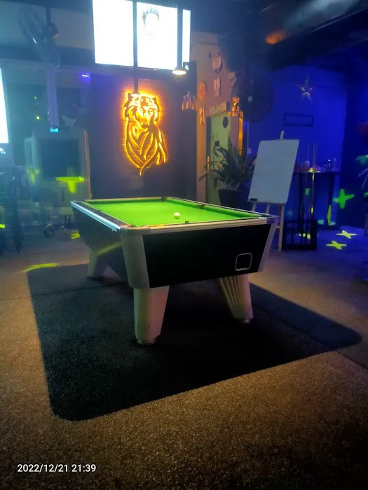Tinder Bar & Restaurant Picture 8