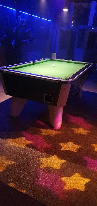Tinder Bar & Restaurant Picture 9