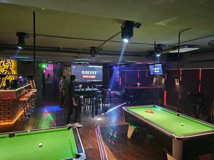 Tinder Bar & Restaurant Picture 1