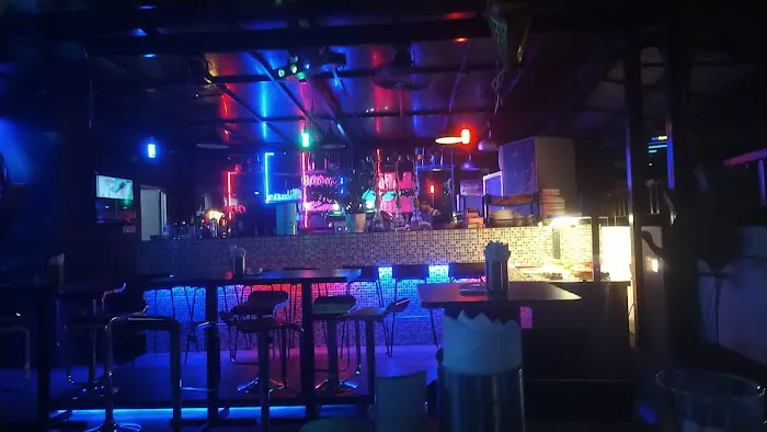 Tinder Bar & Restaurant Picture 10