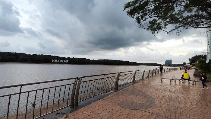 Esplanade Picture 2