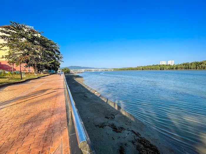 Esplanade Picture 8