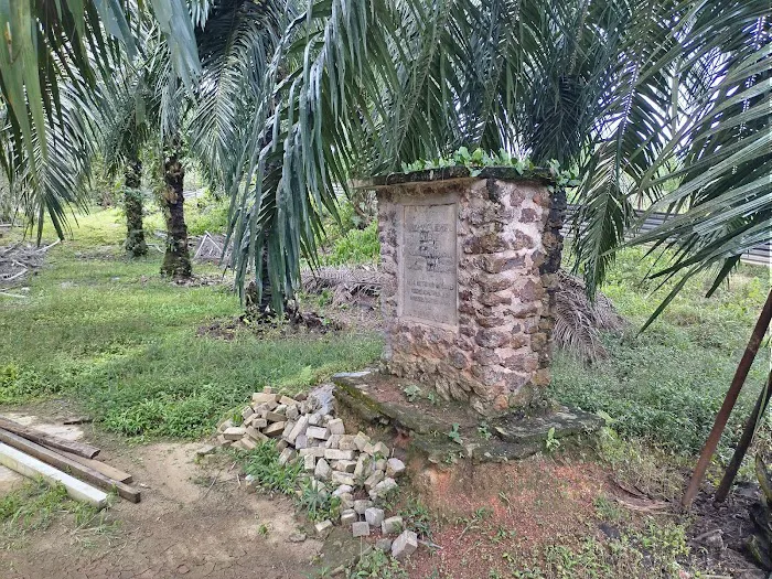 Tugu Peringatan Fort Iskandar Jeep Track Picture 5