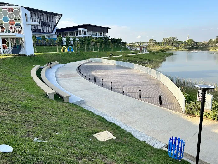Lakeside Alam Impian Picture 2