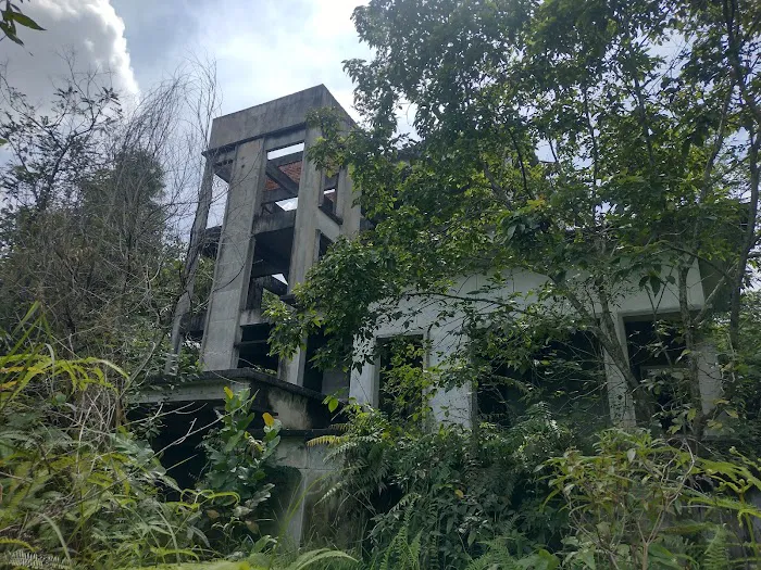 Abandoned Bungalow Desa Pinggiran Putra Picture 4