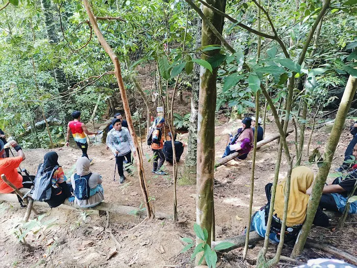 Bukit 527 trailhead Picture 5