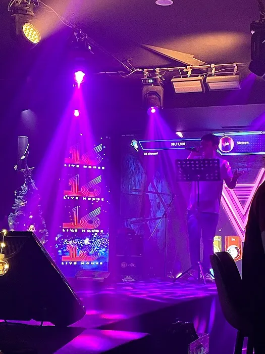 The Sixteen Live House Picture 2