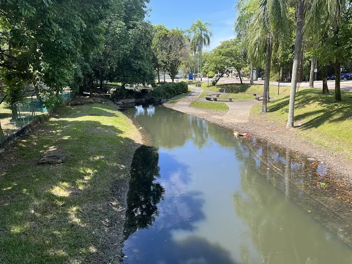 Botanic Garden Canal Picture 3