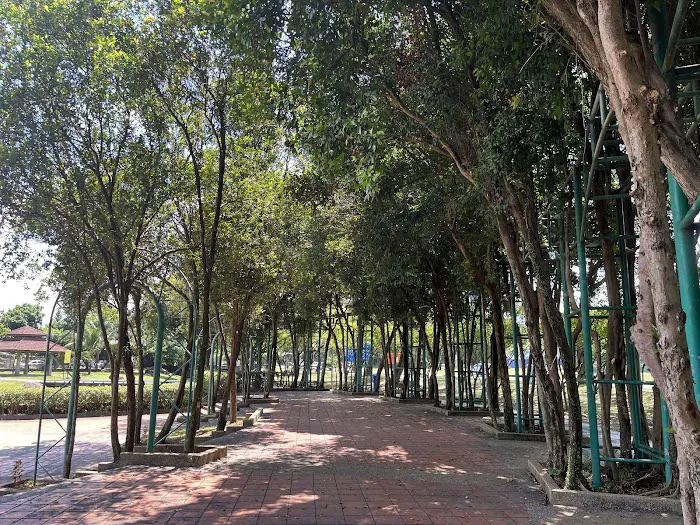 Botanic Garden Canal Picture 6