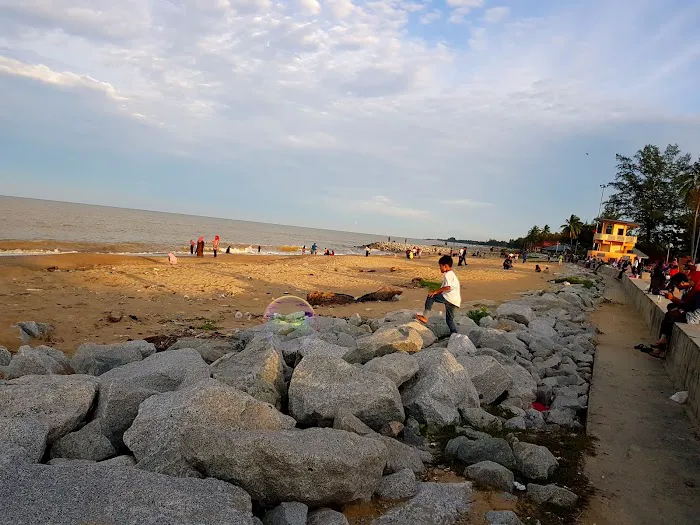 Pantai Cahaya Bulan Picture 10