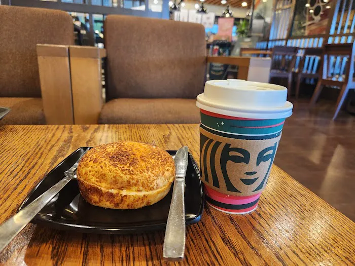Starbucks Lingkaran Karak DT Petronas Picture 8