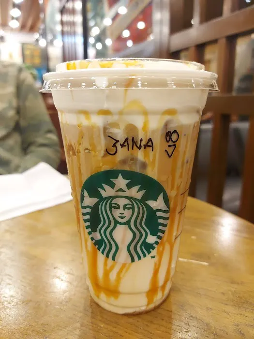 Starbucks Lingkaran Karak DT Petronas Picture 10