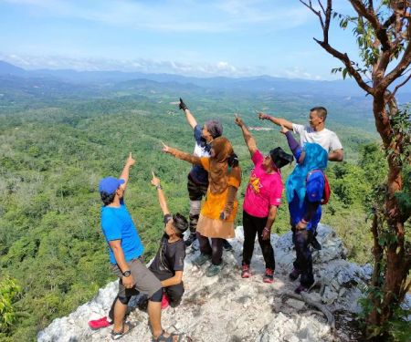 Bukit Batu Sawa Hilltop