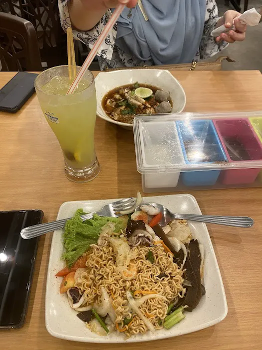 Alisha Tomyam Picture 6