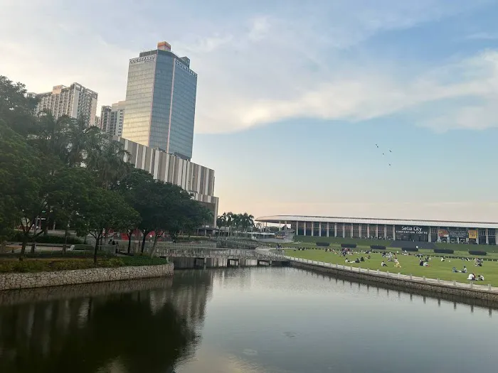 Setia City Park, Oval Lawn Picture 5