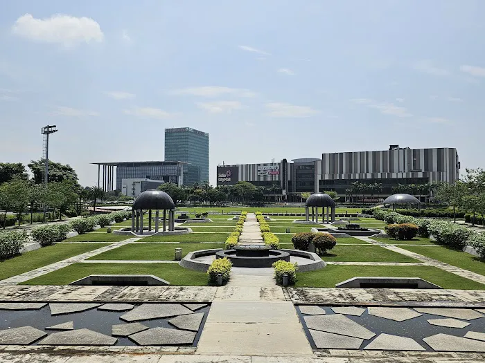 Setia City Park, Oval Lawn Picture 8